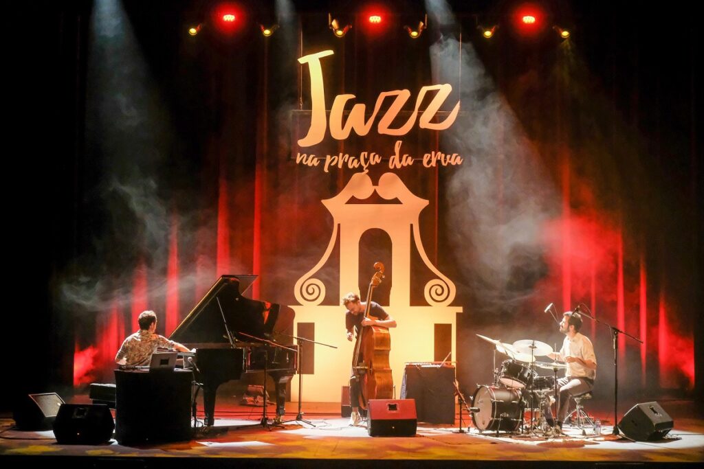 Jazz na Praça da Erva conquistou público que esgotou Teatro Municipal Sá de Miranda