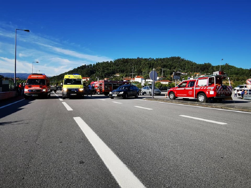 Colisão em Arcos de Valdevez faz cinco feridos