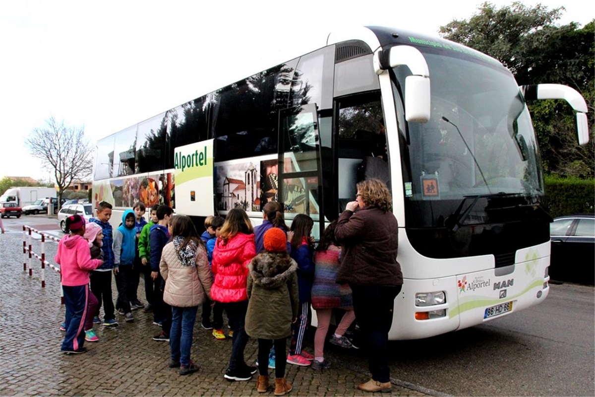 Viana do Castelo investe 2,1 milhões de euros em transportes e auxílios económicos no próximo ano letivo
