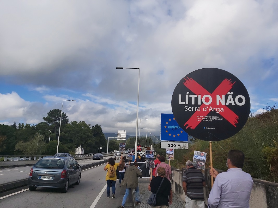 Portugueses e galegos unidos na luta contra a exploração de lítio na Serra d’Arga
