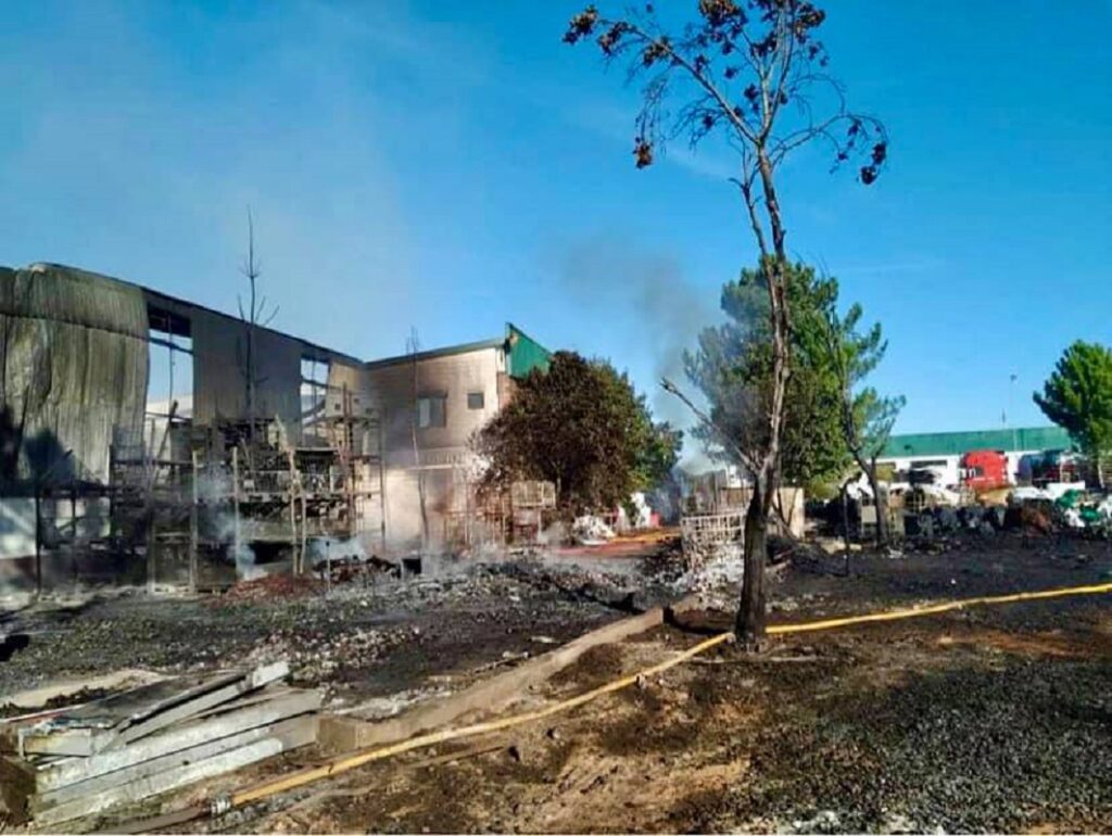 Incêndio: Bombeiros de Famalicão mostram destruição em fábrica de Valença