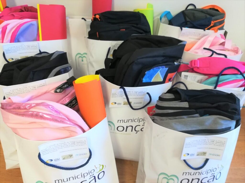 Monção entrega material escolar a 35 crianças acompanhadas pela CPCJ