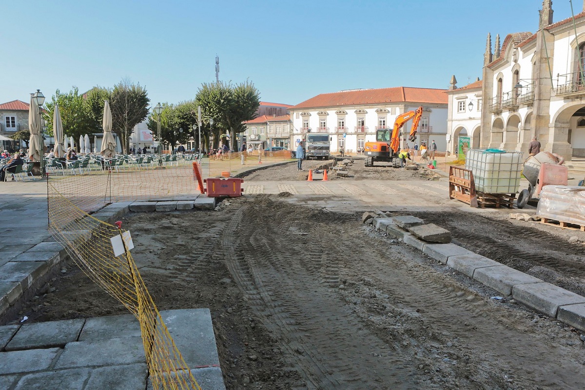 Centro da vila de Caminha em obras