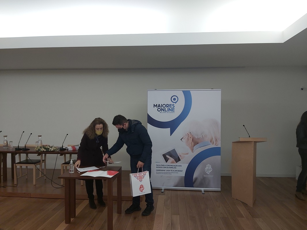 Viana do Castelo: Câmara entrega 50 tablets para promover comunicação de idosos institucionalizados com as famílias