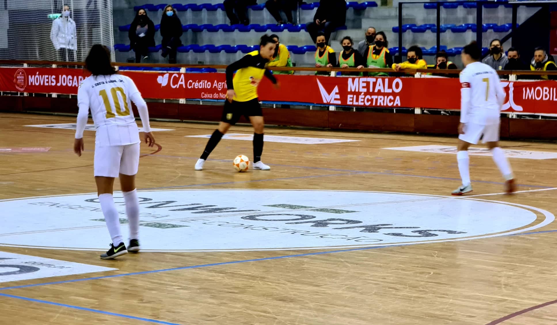 Santa Luzia FC vence FC Vermoim e continua na liderança do campeonato de futsal feminino