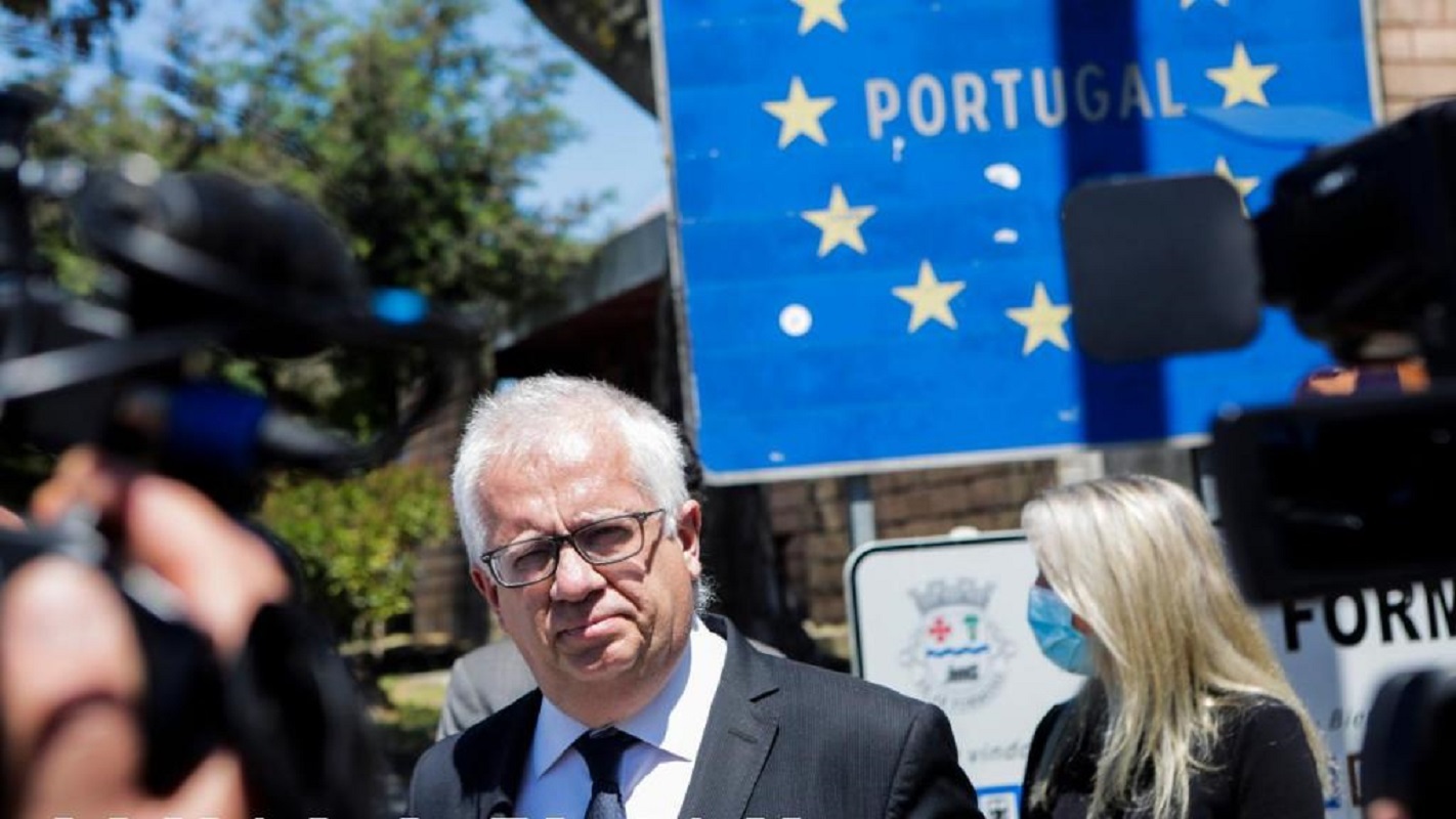 Covid-19: MAI diz que na próxima semana “não haverá viagens turísticas” para Portugal