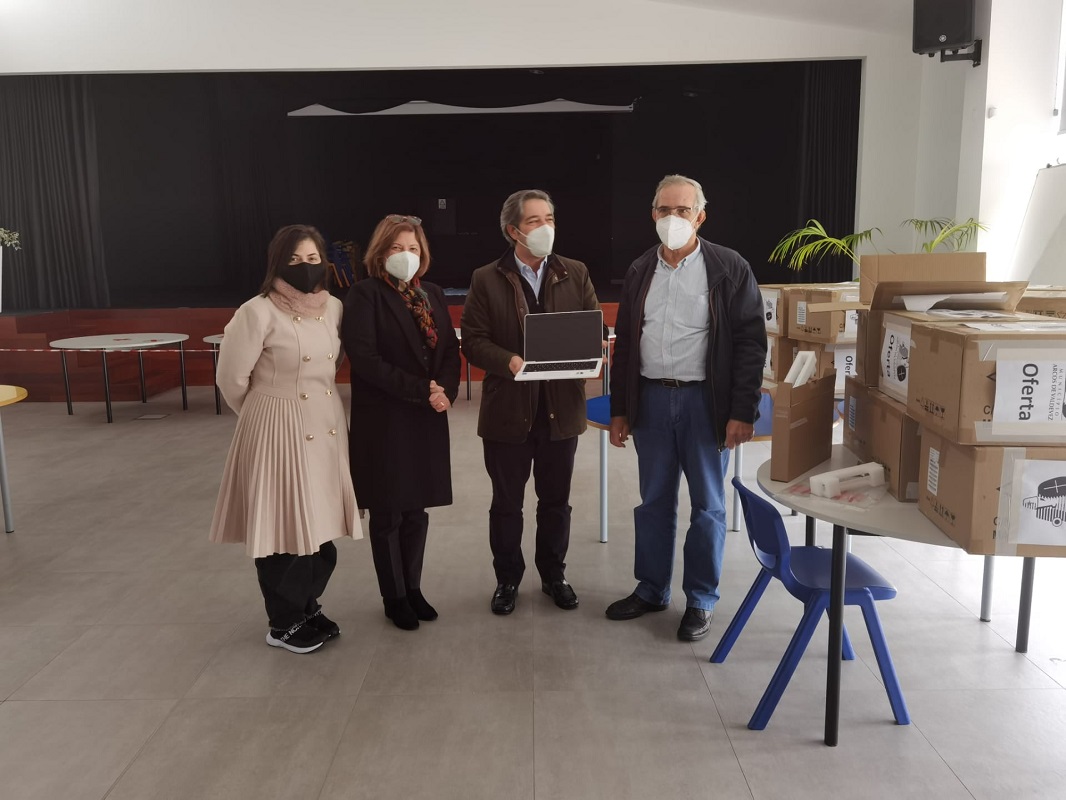 Arcos de Valdevez entrega 120 computadores aos alunos do município