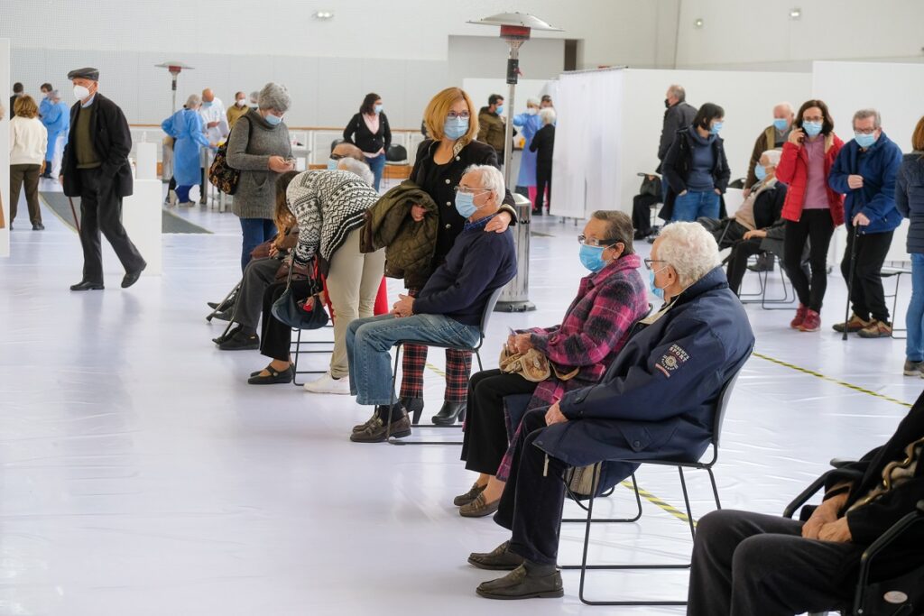 Covid-19: Iniciada vacinação de 410 pessoas em Viana do Castelo