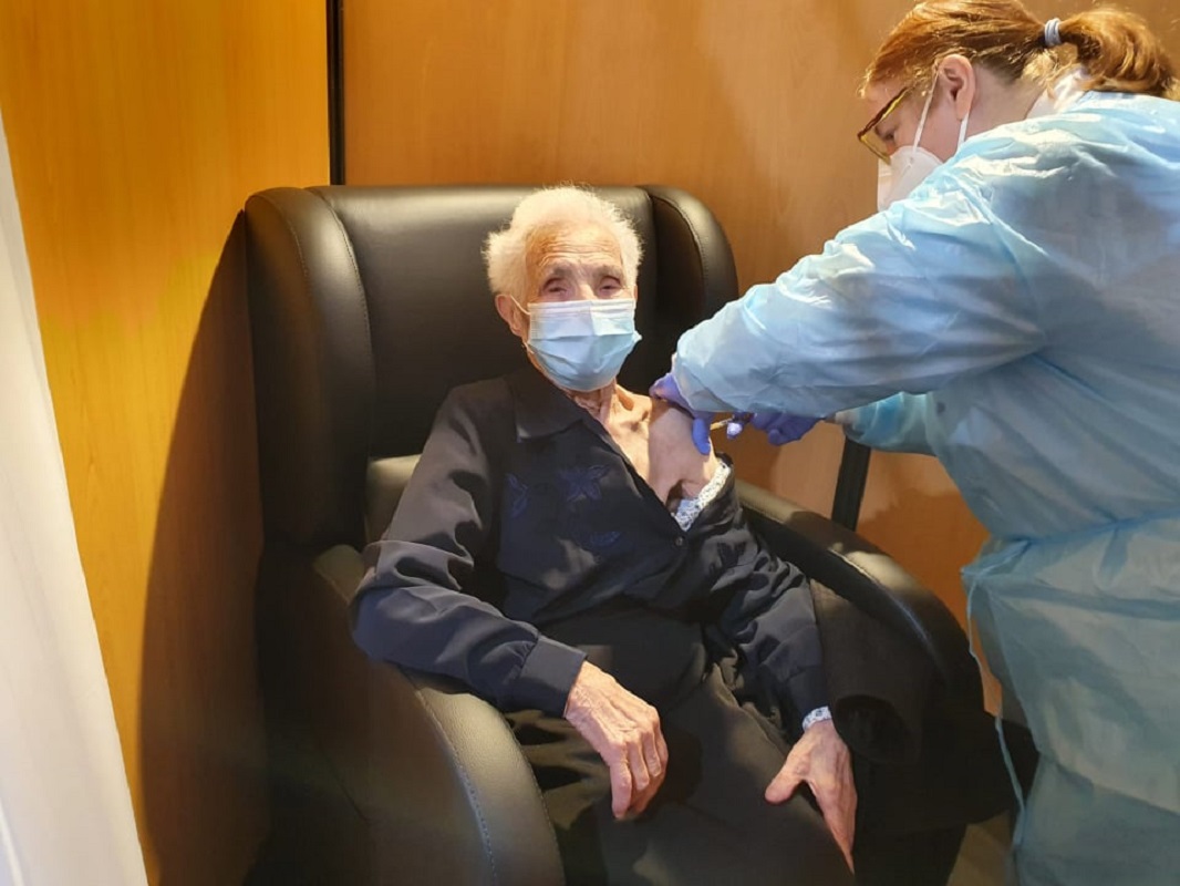 Covid-19: Maiores de 70 anos começaram a ser convocados para vacinação