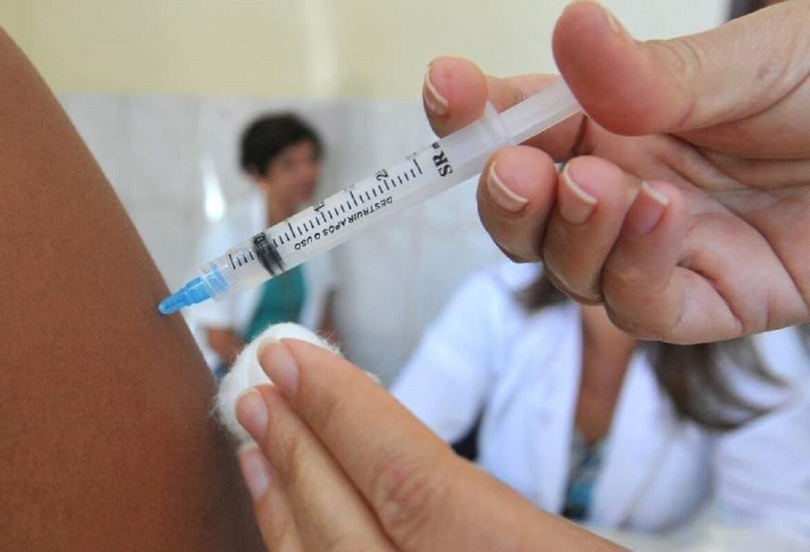 Autoagendamento aberto para maiores de 25 anos para dose de reforço