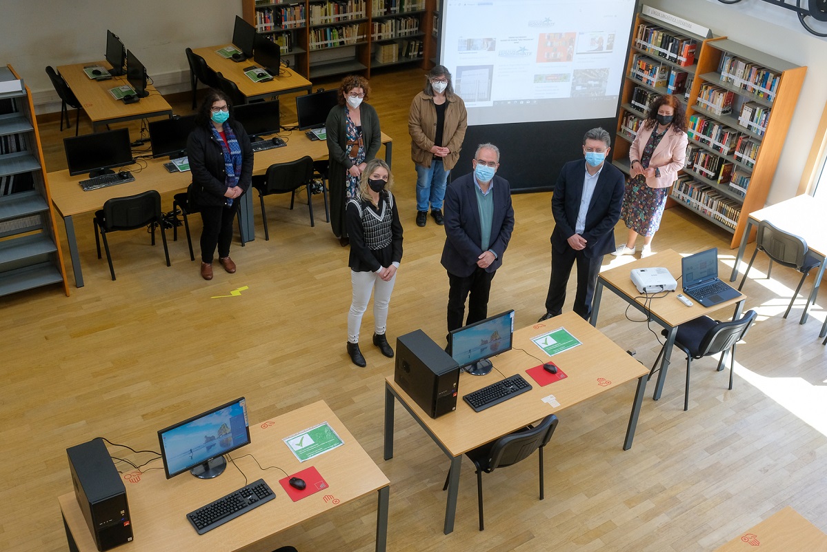 Câmara de Viana equipa bibliotecas escolares com computadores, portáteis e projetores