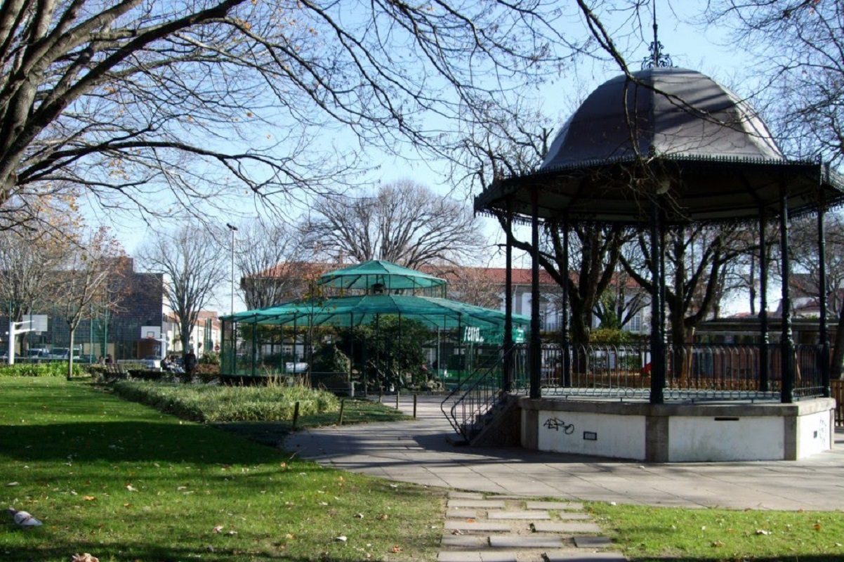 Covid-19: Permitida permanência em parques e bancos de jardim a partir de 2.ª feira