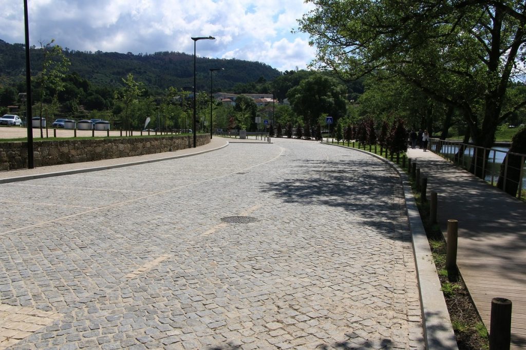 Investimento de 332 mil euros reabilitou zona ribeirinha do rio Vez