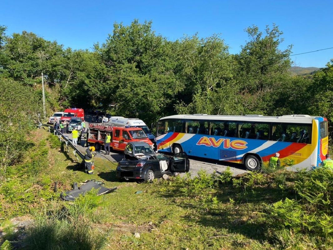 Colisão com autocarro escolar em Arcos de Valdevez faz oito feridos ligeiros