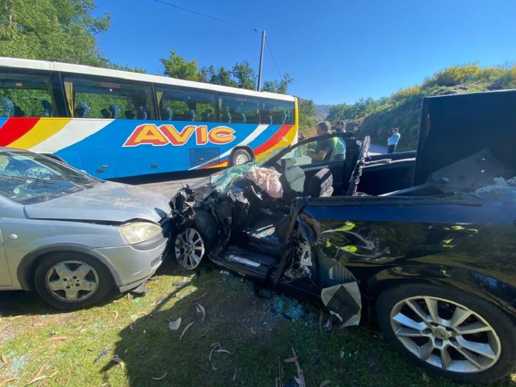 Colisão com autocarro escolar em Arcos de Valdevez faz oito feridos ligeiros
