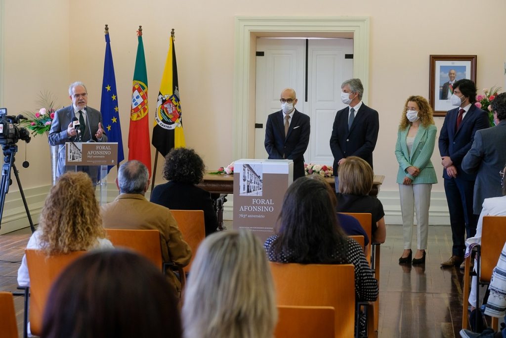 Viana do Castelo assinala 763 anos do Foral Afonsino com homenagem a funcionários com 40 anos de serviço