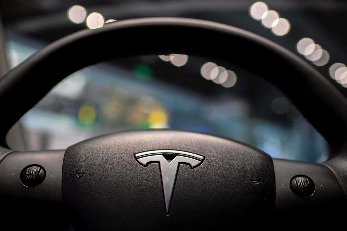 Tesla chama à oficina 475.318 carros nos EUA com avaria