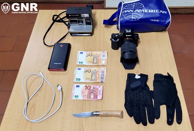 Homem detido por furtos em veículos