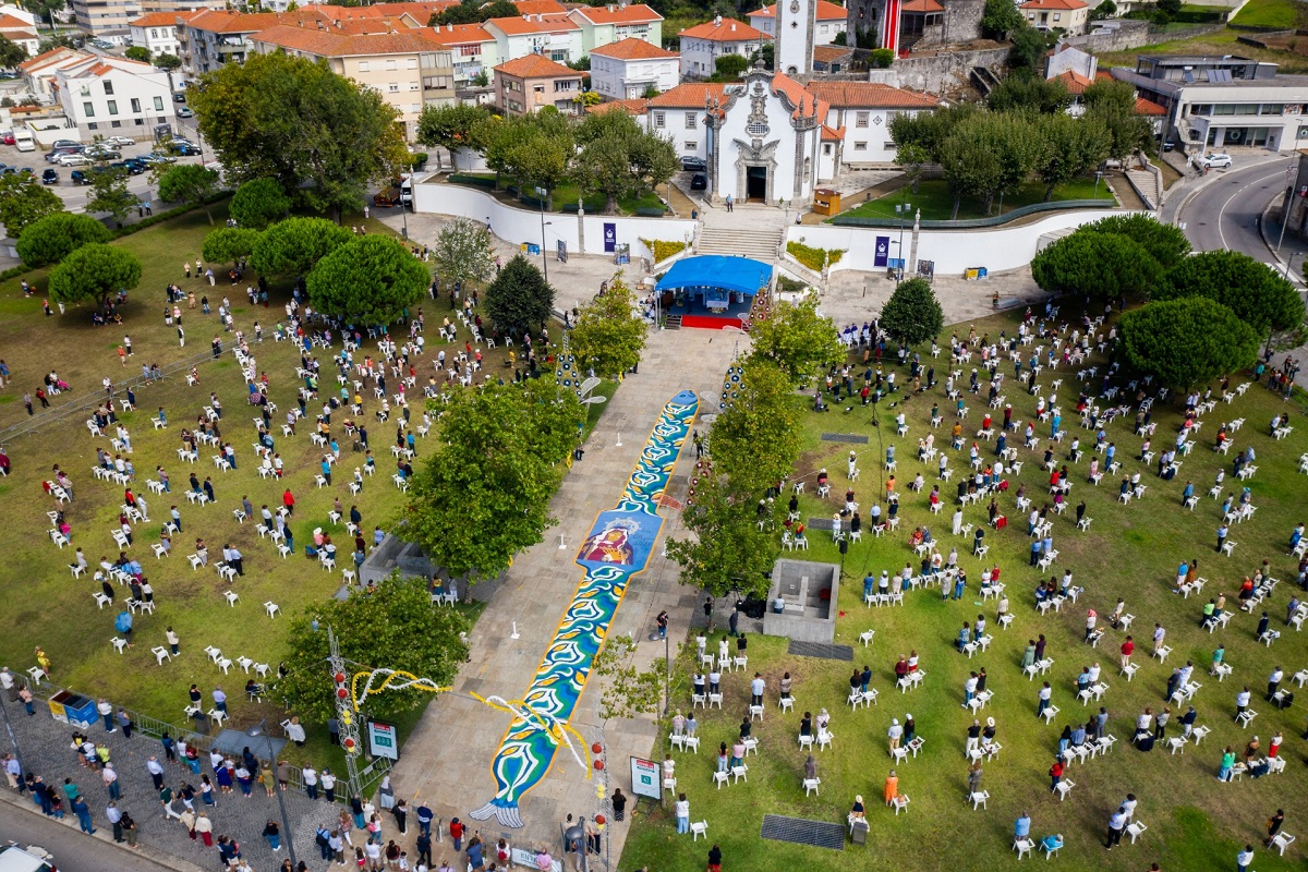 Tapete de duas toneladas de sal homenageia mulheres da Ribeira na Romaria d’Agonia 