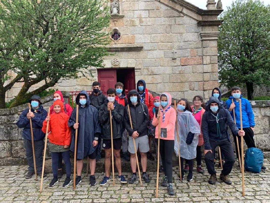 Cem escuteiros estão a percorrer  o caminho de Braga a Santiago