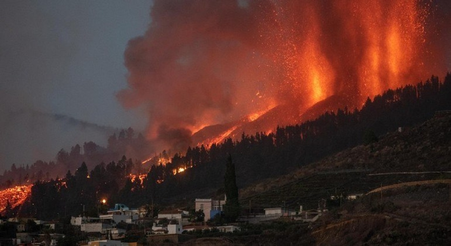 Pelo menos 6.000 pessoas retiradas das proximidades de vulcão em erupção nas Canárias