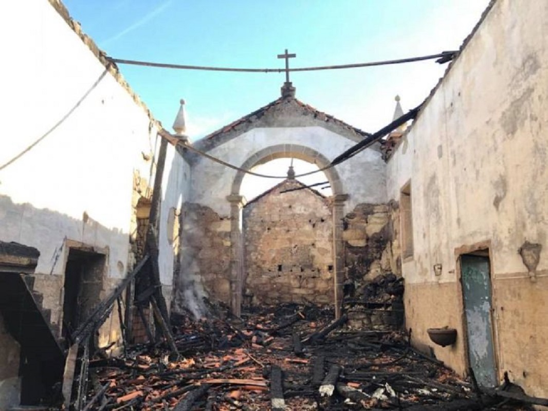 Ponte da Barca: Reconstrução de igreja consumida pelo fogo começa em 2022