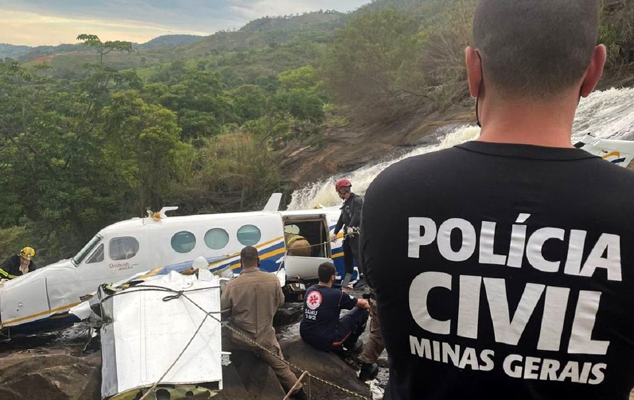 Cantora brasileira Marília Mendonça morre em queda de avião em Minas Gerais
