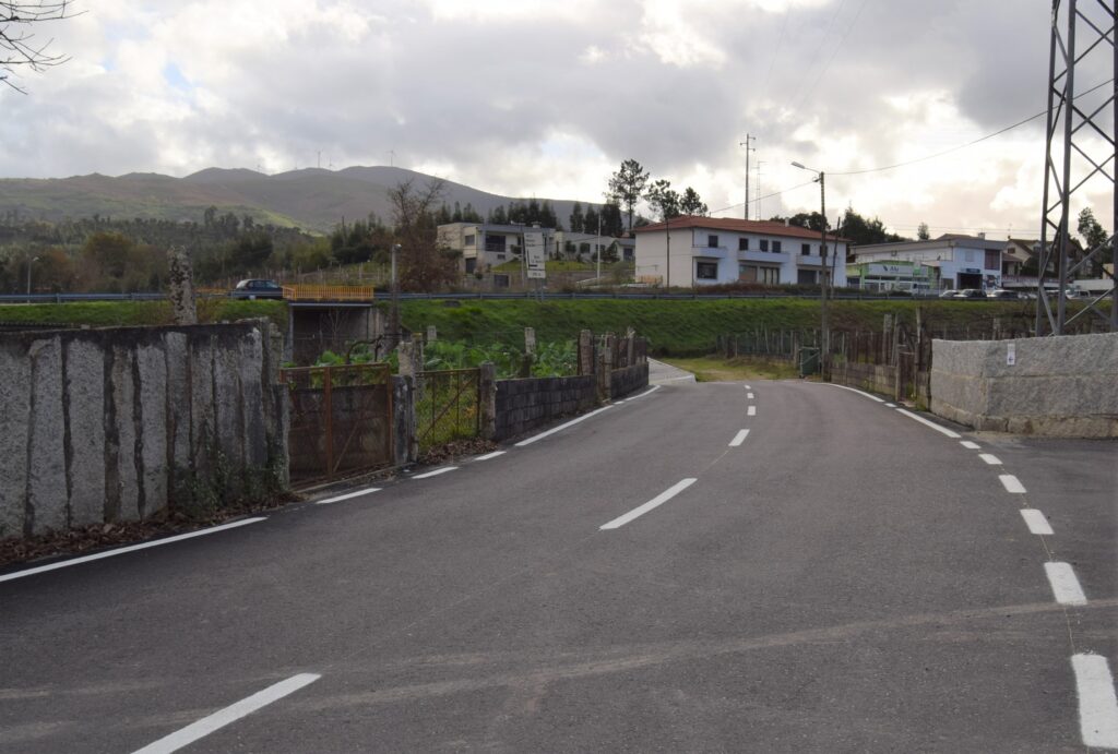 Monção: Rua da Devesinha já tem novo “tapete” de asfalto concluído