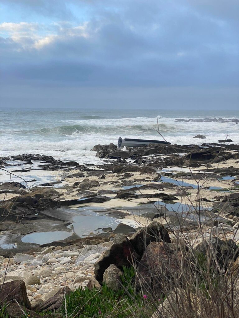 Vila Praia de Âncora: Semi rígido “atracado” em rochedo