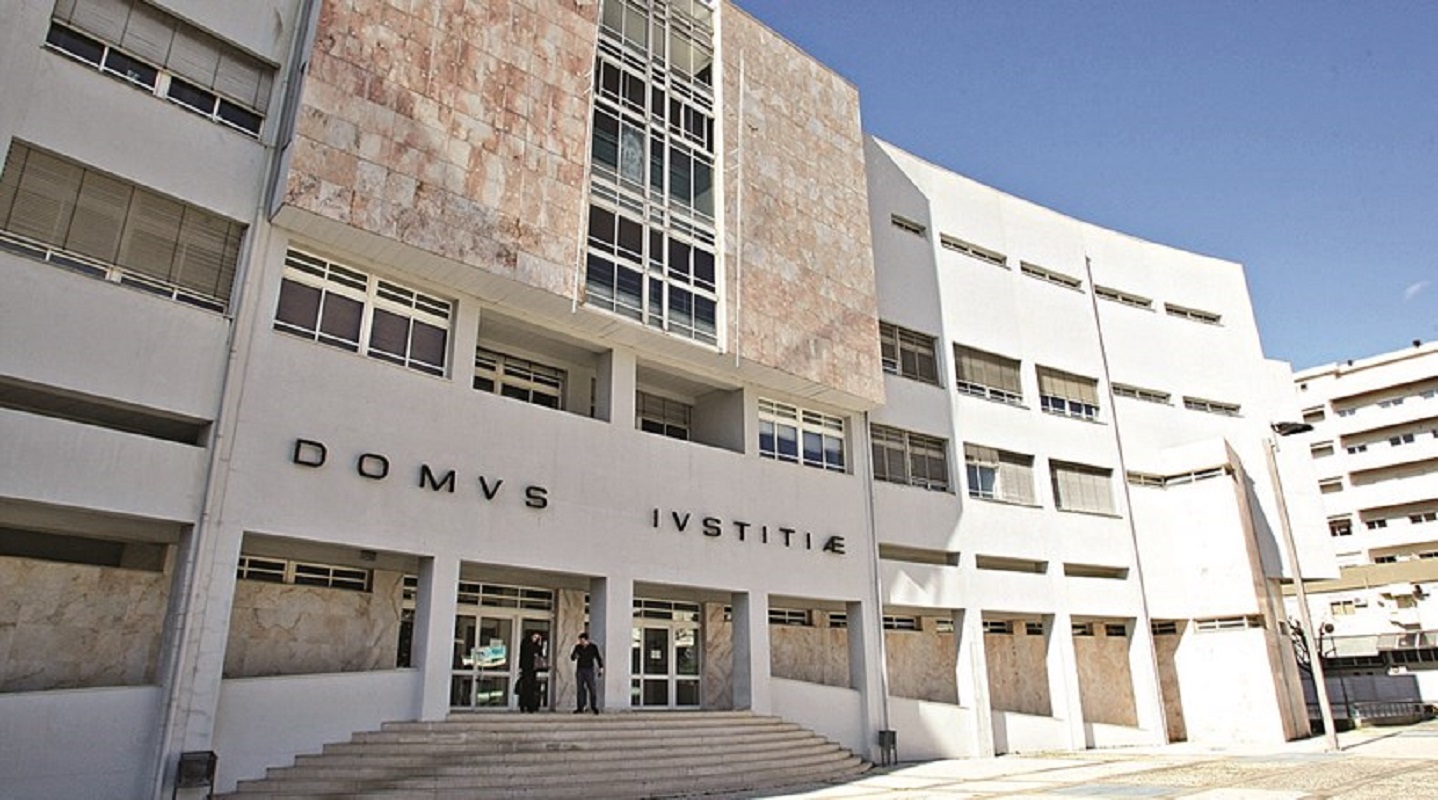 Septuagenário com pena suspensa por violação de jovem em Esposende