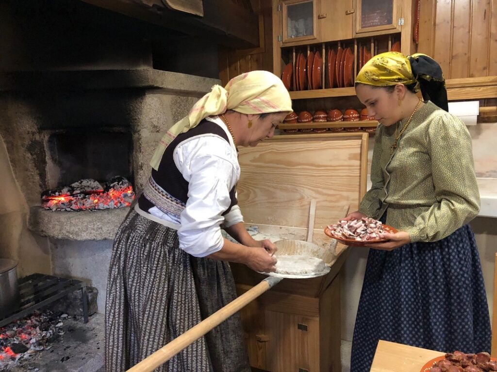 Viana do Castelo: Antiga azenha transformada em forno comunitário na freguesia de Vila de Punhe
