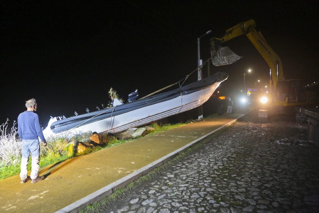 Câmara de Caminha já removeu embarcação encalhada em Vila Praia de Âncora