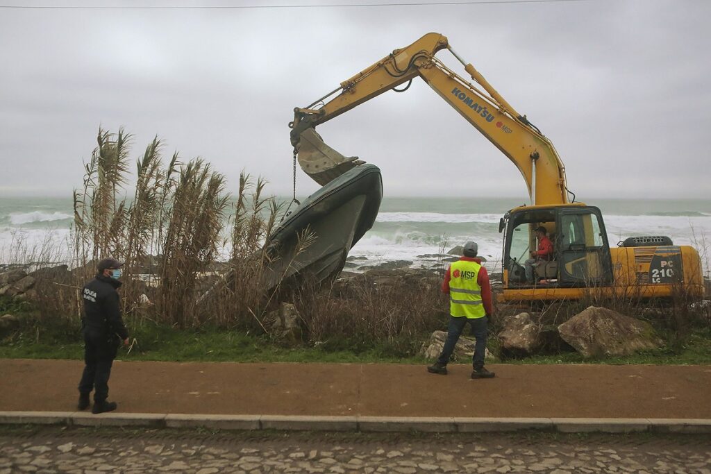Câmara de Caminha já removeu embarcação encalhada em Vila Praia de Âncora