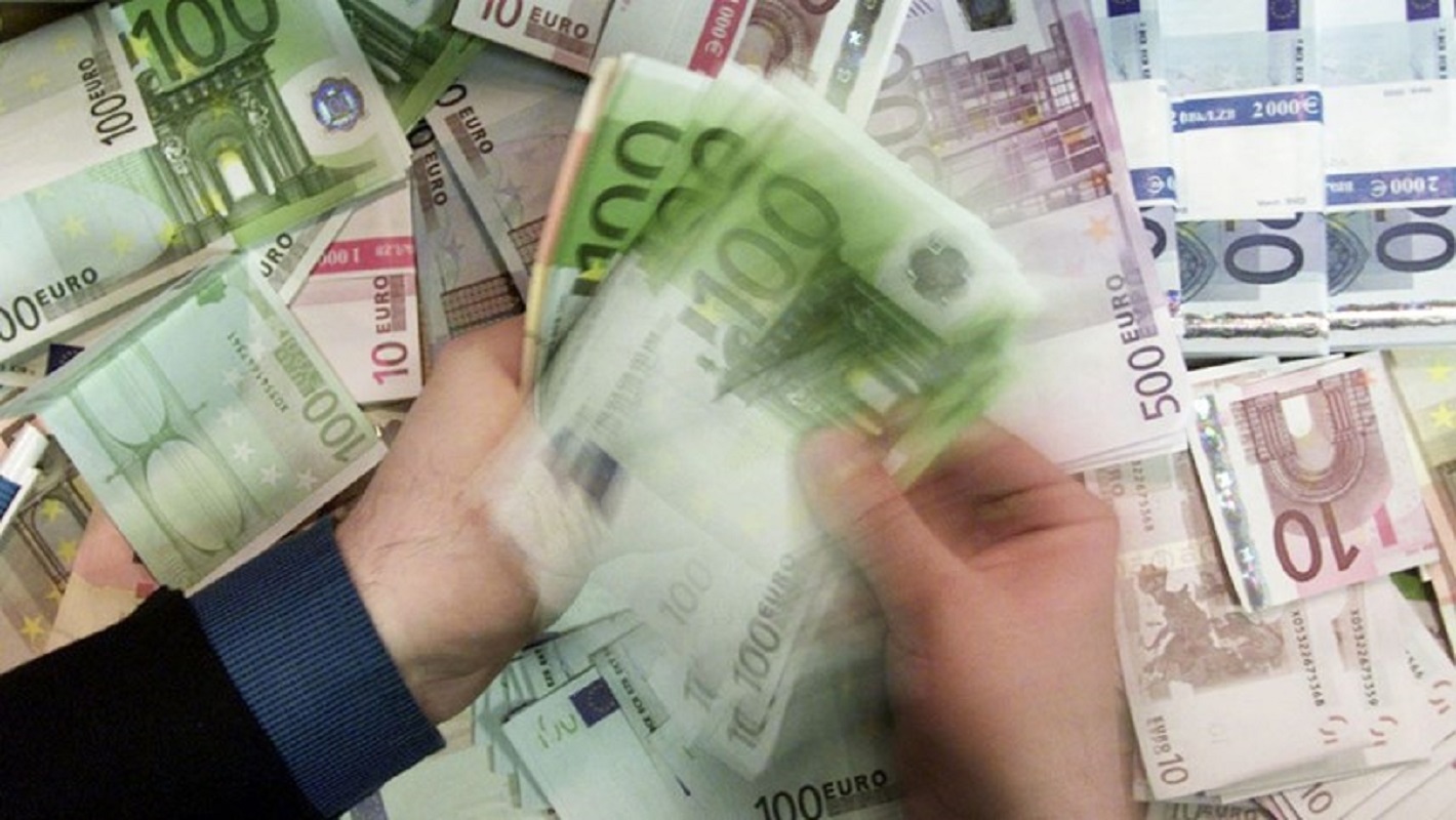 Governo aprova aumento salarial intercalar de 1% na função pública