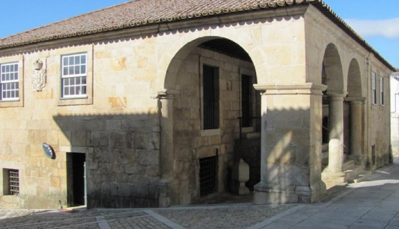 Obras de 500 mil euros reabilitam Solar do Alvarinho e habitação social em Melgaço