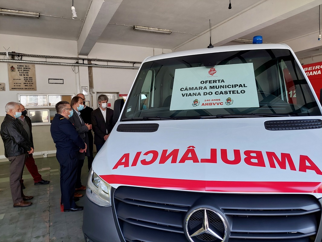 Câmara Municipal oferece ambulância de socorro aos Bombeiros Voluntários de Viana do Castelo