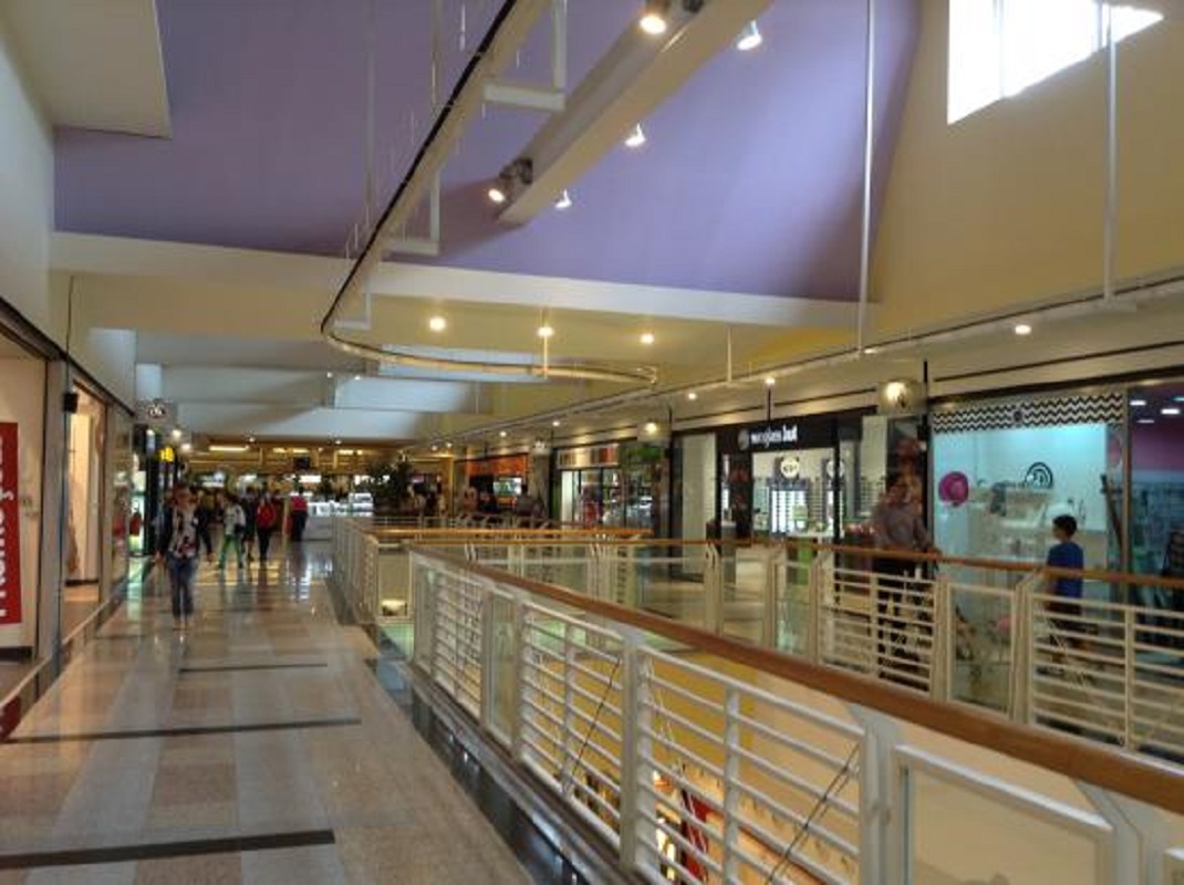 Covid-19: Espaços comerciais deixam de ter limitações de clientes no interior