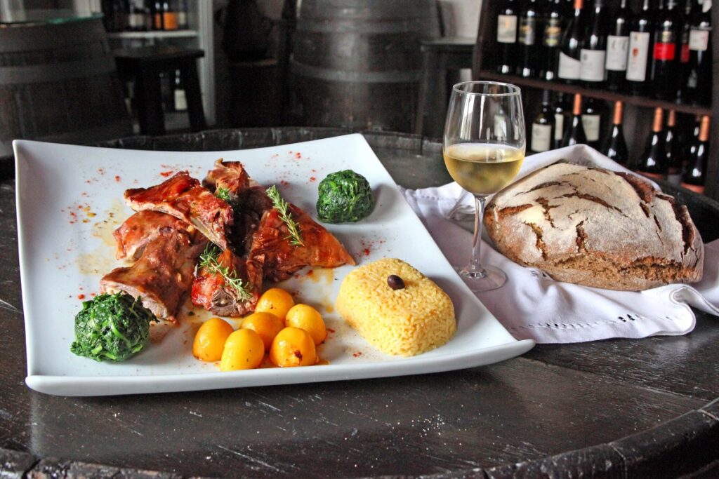 Fim de Semana Gastronómico em Melgaço com bifes de presunto, cabrito do monte, bucho doce e alvarinho