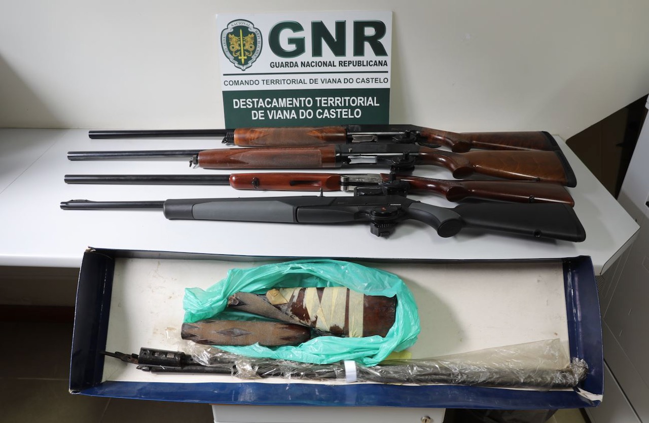Apreensão de armas em caso de violência doméstica em Barroselas