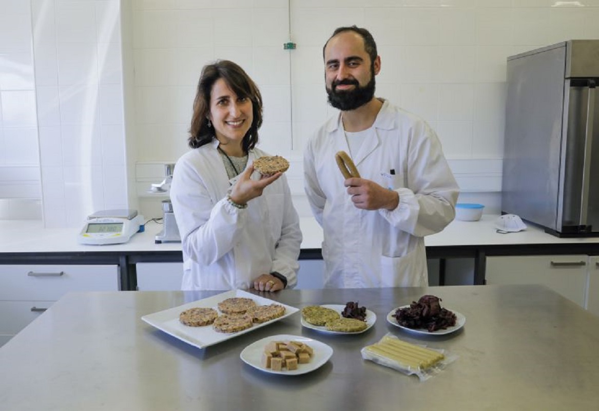 Investigadores criam hambúrgueres e salsichas “do mar” para acabar com estigma de quem não come peixe