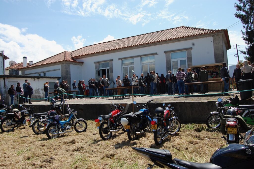 c/vídeo e fotos: Centenas invadiram Viana nas “velhinhas” motas