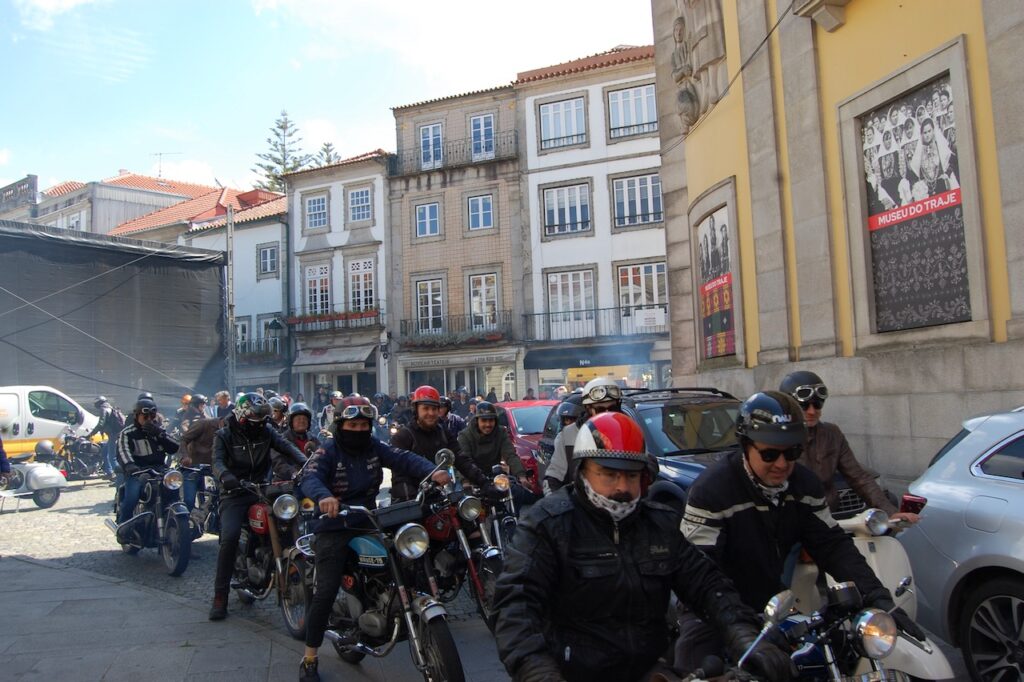 c/vídeo e fotos: Centenas invadiram Viana nas “velhinhas” motas