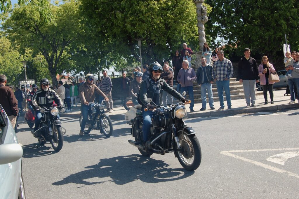 c/vídeo e fotos: Centenas invadiram Viana nas “velhinhas” motas