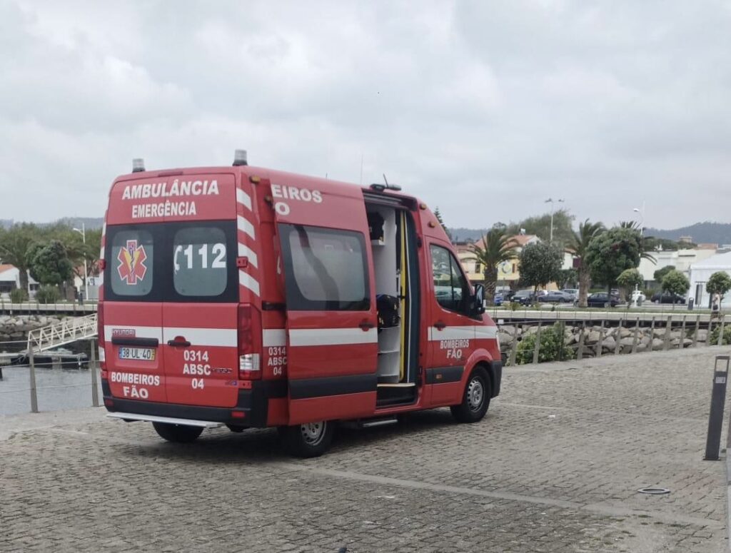 Dois homens resgatados de “ilhéu” no mar em Esposende