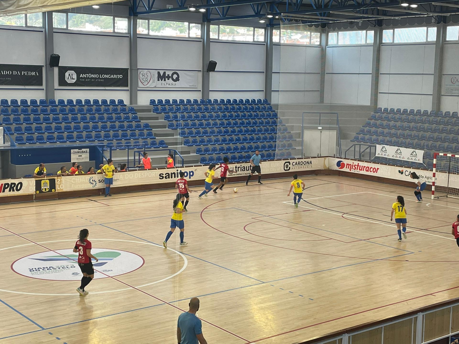 Santa Luzia FC goleia CR Golpilheira no ultimo jogo do campeonato de futsal feminino