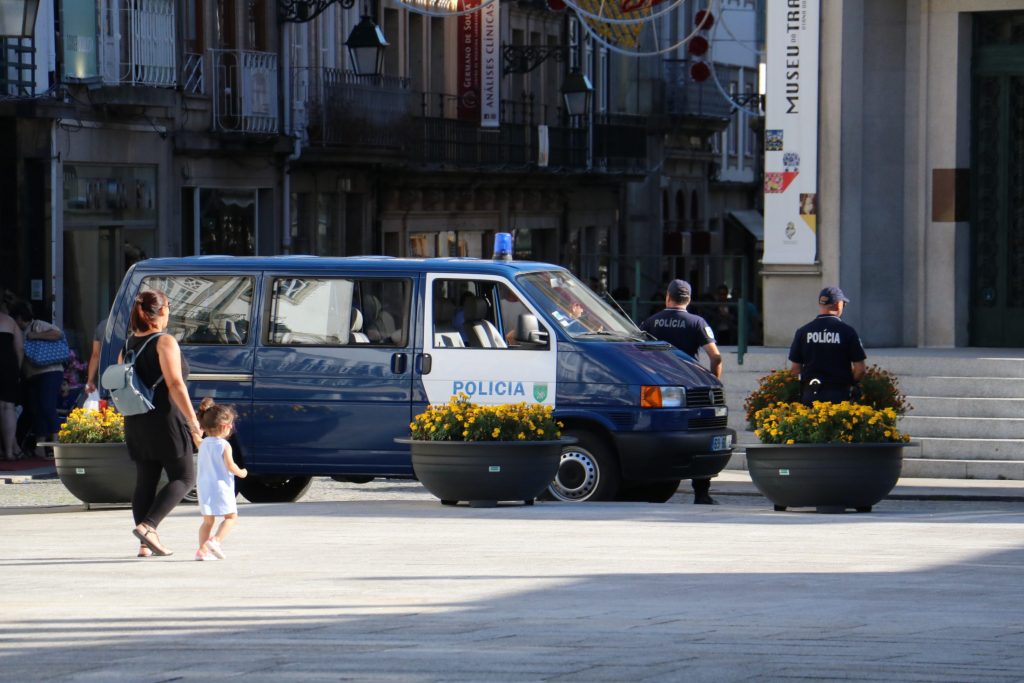 Viana: PSP detém dois homens por roubo e agressões
