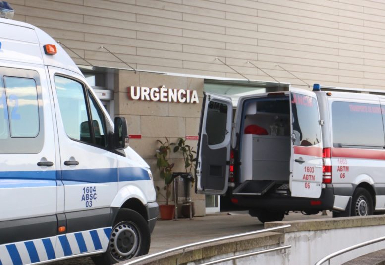 Bombeiros acusam Ministério de quebrar acordo quanto ao transporte de doentes não urgentes