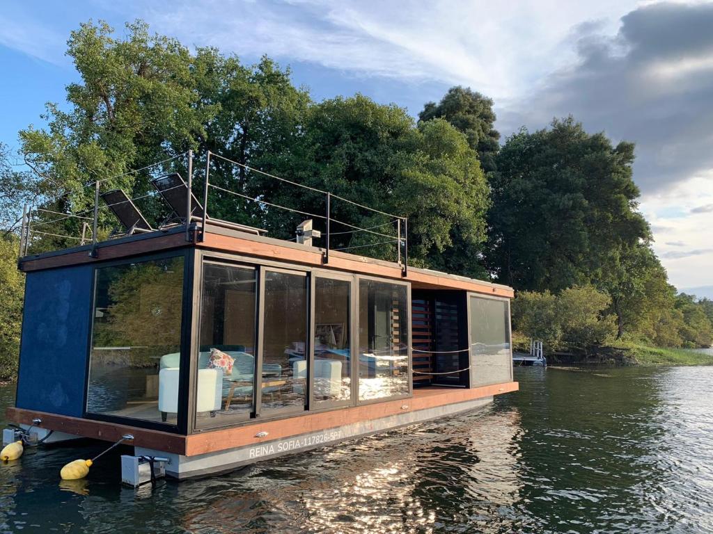BE questiona Governo sobre casa flutuante instalada no estuário do rio Minho