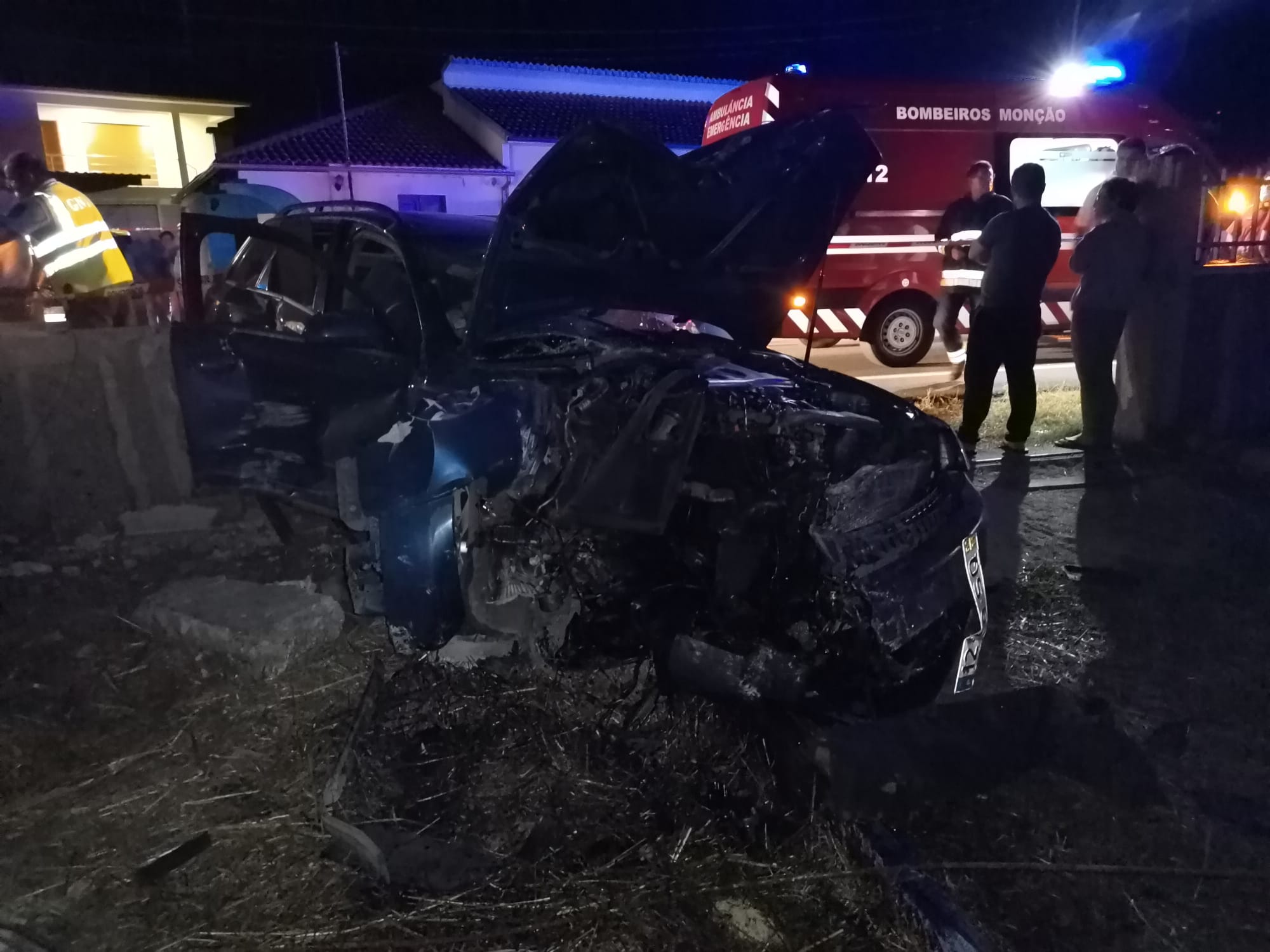 MONÇÃO: Furto de carro termina em violento acidente