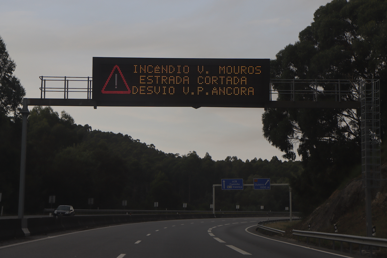 c/VÍDEO: A28 reaberta ao trânsito